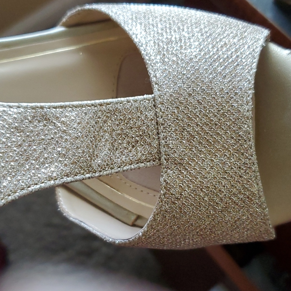 Shoes - Picture 4 of 6